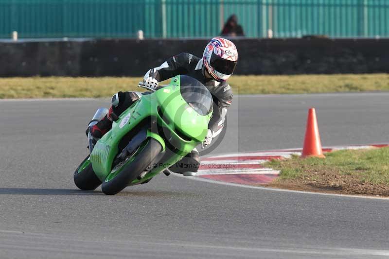 Motorcycle action photographs;Trackday digital images;event digital images;eventdigitalimages;no limits trackday;peter wileman photography;snetterton;snetterton circuit norfolk;snetterton photographs;trackday;trackday photos