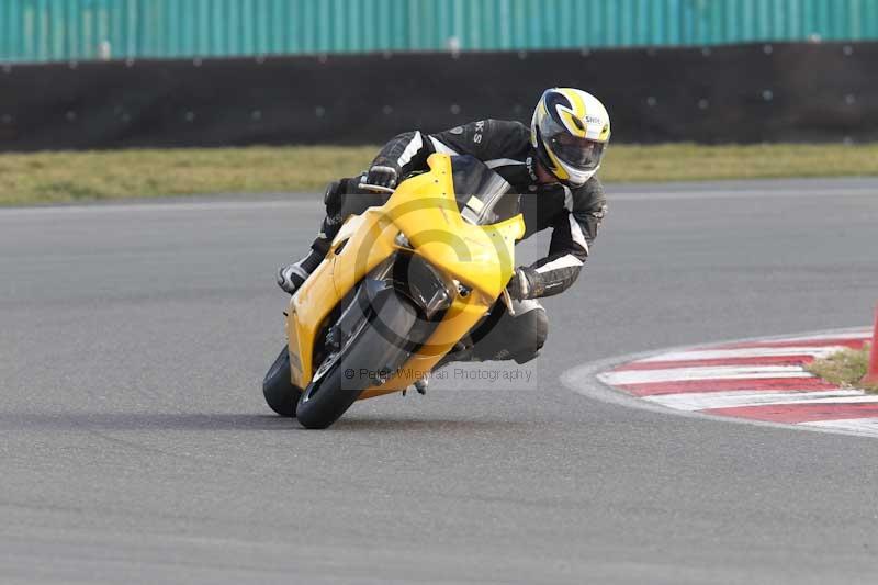 Motorcycle action photographs;Trackday digital images;event digital images;eventdigitalimages;no limits trackday;peter wileman photography;snetterton;snetterton circuit norfolk;snetterton photographs;trackday;trackday photos