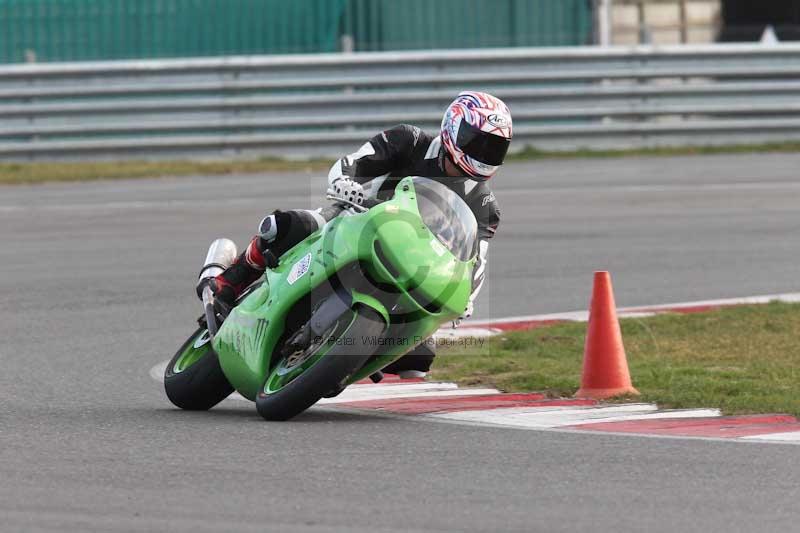 Motorcycle action photographs;Trackday digital images;event digital images;eventdigitalimages;no limits trackday;peter wileman photography;snetterton;snetterton circuit norfolk;snetterton photographs;trackday;trackday photos