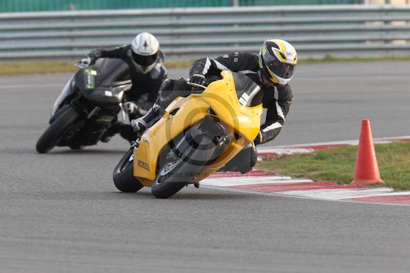 Motorcycle action photographs;Trackday digital images;event digital images;eventdigitalimages;no limits trackday;peter wileman photography;snetterton;snetterton circuit norfolk;snetterton photographs;trackday;trackday photos