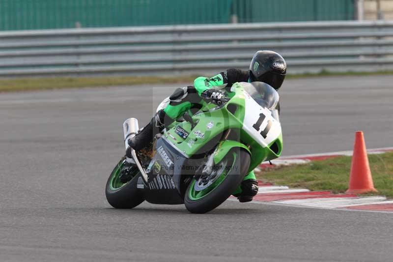 Motorcycle action photographs;Trackday digital images;event digital images;eventdigitalimages;no limits trackday;peter wileman photography;snetterton;snetterton circuit norfolk;snetterton photographs;trackday;trackday photos