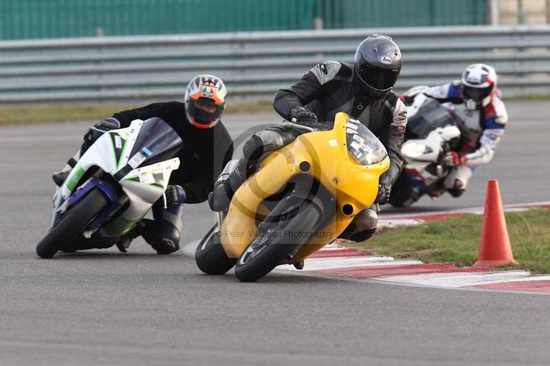 Motorcycle action photographs;Trackday digital images;event digital images;eventdigitalimages;no limits trackday;peter wileman photography;snetterton;snetterton circuit norfolk;snetterton photographs;trackday;trackday photos