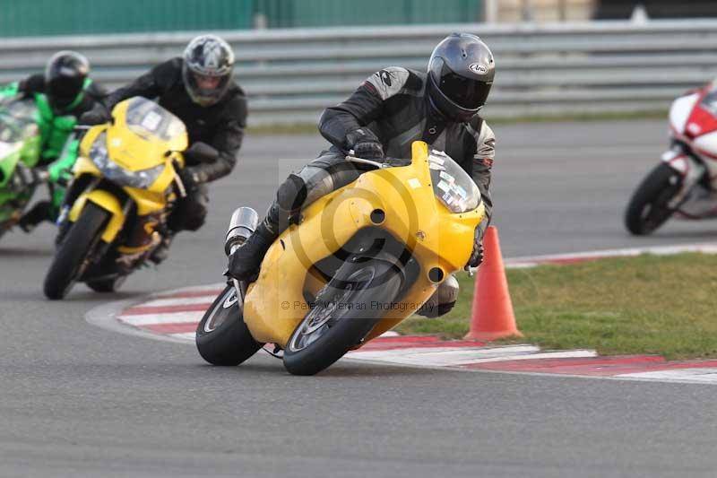 Motorcycle action photographs;Trackday digital images;event digital images;eventdigitalimages;no limits trackday;peter wileman photography;snetterton;snetterton circuit norfolk;snetterton photographs;trackday;trackday photos