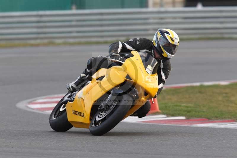 Motorcycle action photographs;Trackday digital images;event digital images;eventdigitalimages;no limits trackday;peter wileman photography;snetterton;snetterton circuit norfolk;snetterton photographs;trackday;trackday photos
