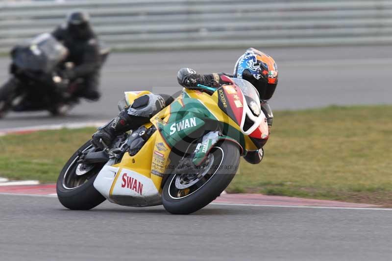 Motorcycle action photographs;Trackday digital images;event digital images;eventdigitalimages;no limits trackday;peter wileman photography;snetterton;snetterton circuit norfolk;snetterton photographs;trackday;trackday photos