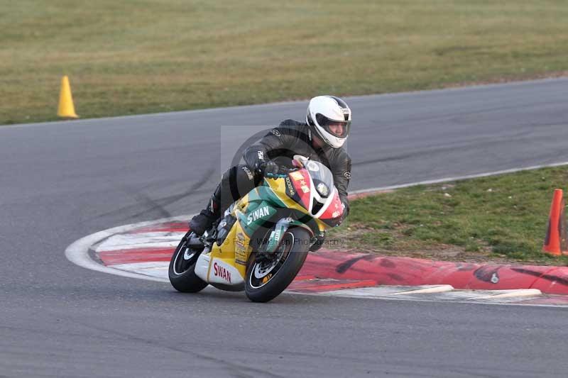 Motorcycle action photographs;Trackday digital images;event digital images;eventdigitalimages;no limits trackday;peter wileman photography;snetterton;snetterton circuit norfolk;snetterton photographs;trackday;trackday photos