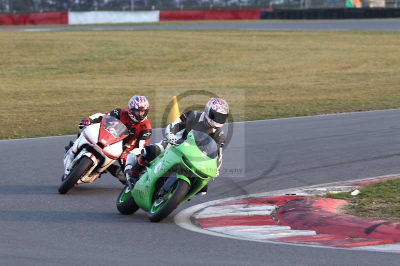 Motorcycle action photographs;Trackday digital images;event digital images;eventdigitalimages;no limits trackday;peter wileman photography;snetterton;snetterton circuit norfolk;snetterton photographs;trackday;trackday photos