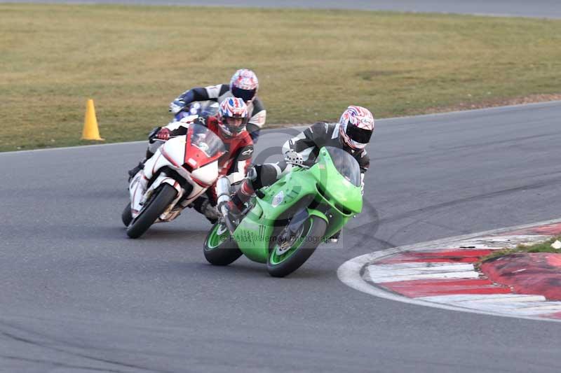 Motorcycle action photographs;Trackday digital images;event digital images;eventdigitalimages;no limits trackday;peter wileman photography;snetterton;snetterton circuit norfolk;snetterton photographs;trackday;trackday photos