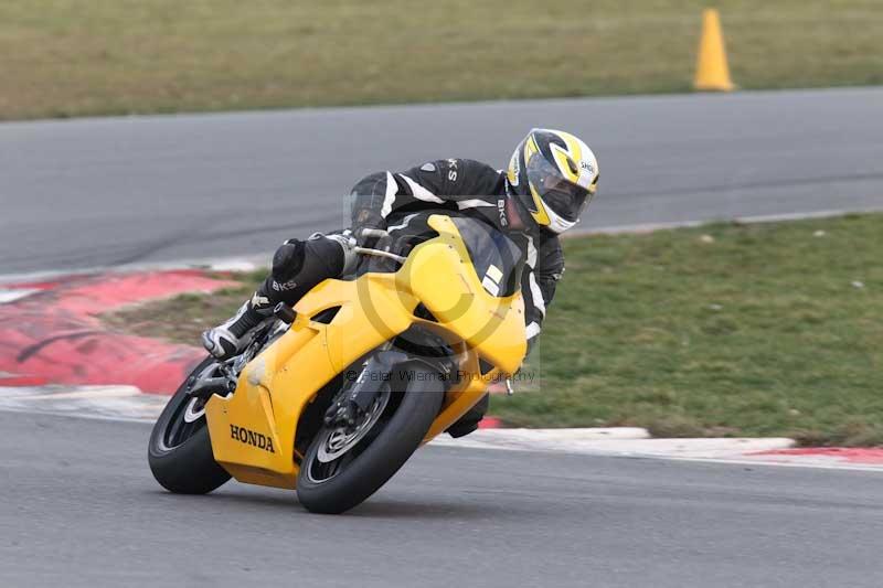 Motorcycle action photographs;Trackday digital images;event digital images;eventdigitalimages;no limits trackday;peter wileman photography;snetterton;snetterton circuit norfolk;snetterton photographs;trackday;trackday photos