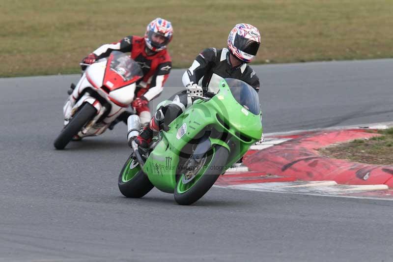 Motorcycle action photographs;Trackday digital images;event digital images;eventdigitalimages;no limits trackday;peter wileman photography;snetterton;snetterton circuit norfolk;snetterton photographs;trackday;trackday photos