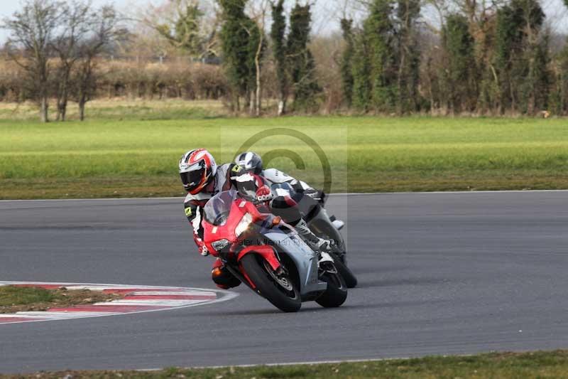 Motorcycle action photographs;Trackday digital images;event digital images;eventdigitalimages;no limits trackday;peter wileman photography;snetterton;snetterton circuit norfolk;snetterton photographs;trackday;trackday photos
