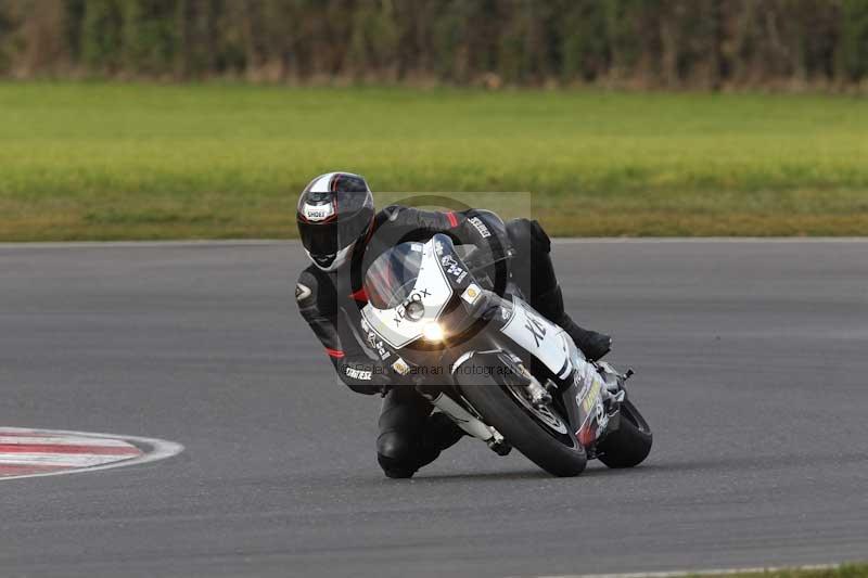 Motorcycle action photographs;Trackday digital images;event digital images;eventdigitalimages;no limits trackday;peter wileman photography;snetterton;snetterton circuit norfolk;snetterton photographs;trackday;trackday photos