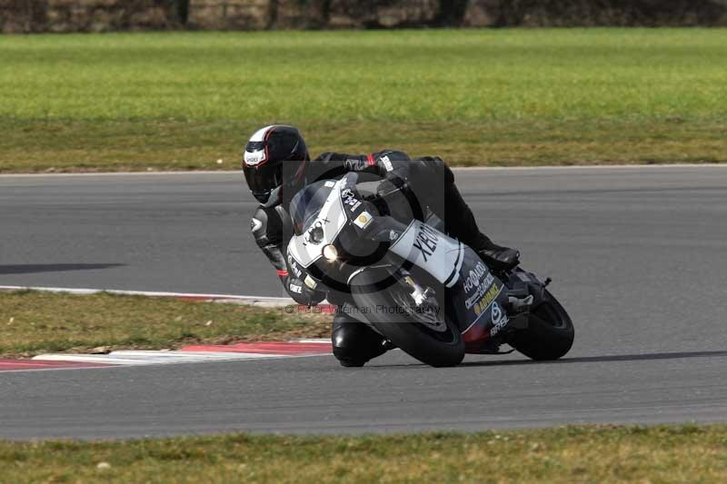 Motorcycle action photographs;Trackday digital images;event digital images;eventdigitalimages;no limits trackday;peter wileman photography;snetterton;snetterton circuit norfolk;snetterton photographs;trackday;trackday photos