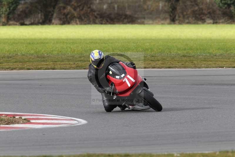 Motorcycle action photographs;Trackday digital images;event digital images;eventdigitalimages;no limits trackday;peter wileman photography;snetterton;snetterton circuit norfolk;snetterton photographs;trackday;trackday photos