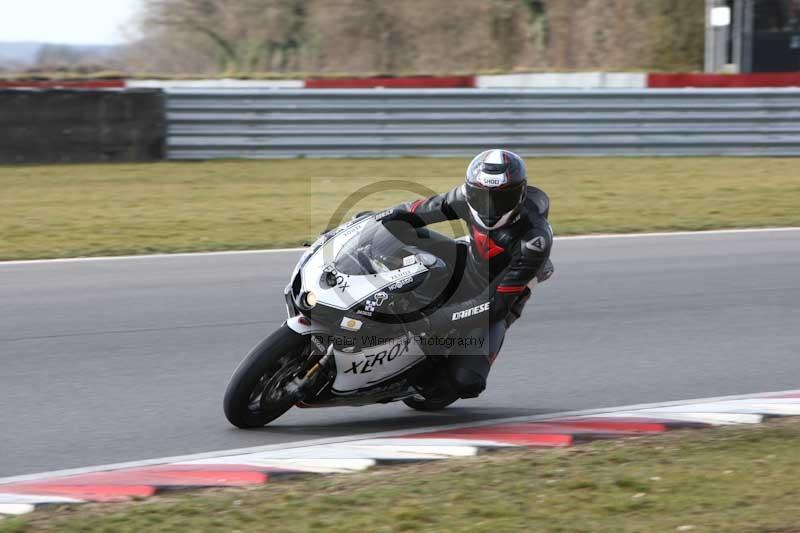 Motorcycle action photographs;Trackday digital images;event digital images;eventdigitalimages;no limits trackday;peter wileman photography;snetterton;snetterton circuit norfolk;snetterton photographs;trackday;trackday photos