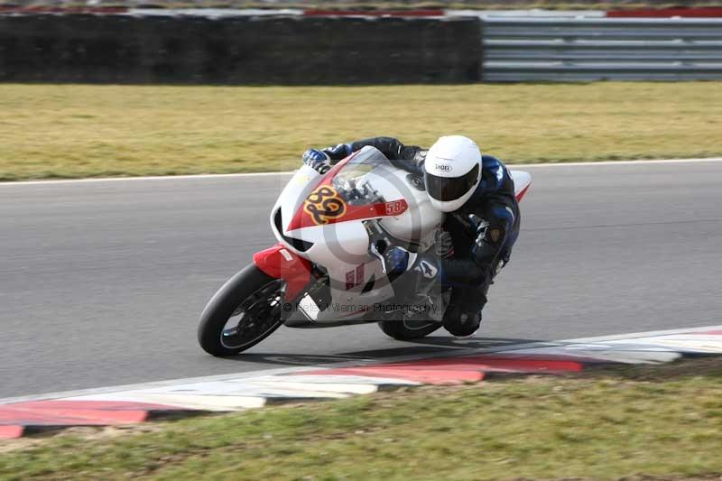 Motorcycle action photographs;Trackday digital images;event digital images;eventdigitalimages;no limits trackday;peter wileman photography;snetterton;snetterton circuit norfolk;snetterton photographs;trackday;trackday photos