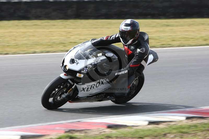 Motorcycle action photographs;Trackday digital images;event digital images;eventdigitalimages;no limits trackday;peter wileman photography;snetterton;snetterton circuit norfolk;snetterton photographs;trackday;trackday photos