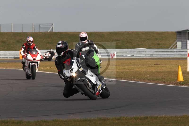 Motorcycle action photographs;Trackday digital images;event digital images;eventdigitalimages;no limits trackday;peter wileman photography;snetterton;snetterton circuit norfolk;snetterton photographs;trackday;trackday photos