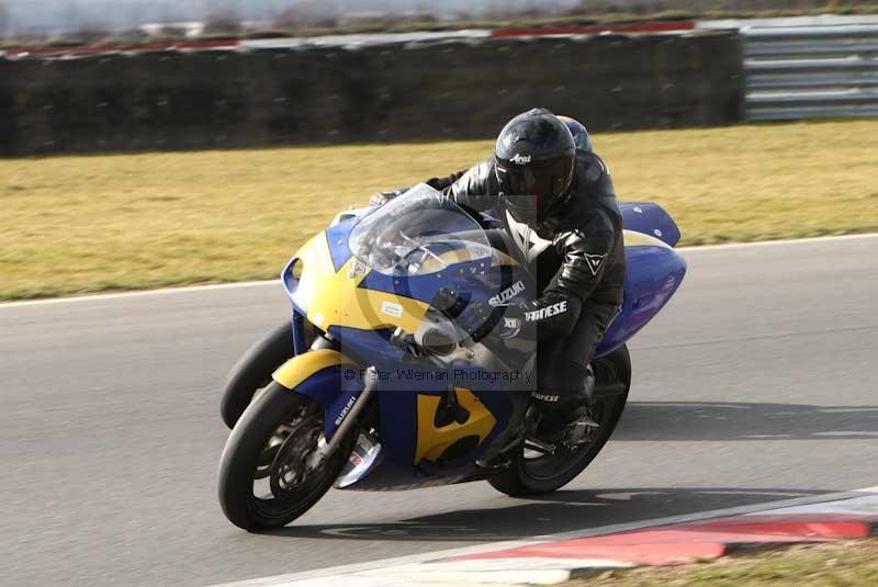 Motorcycle action photographs;Trackday digital images;event digital images;eventdigitalimages;no limits trackday;peter wileman photography;snetterton;snetterton circuit norfolk;snetterton photographs;trackday;trackday photos