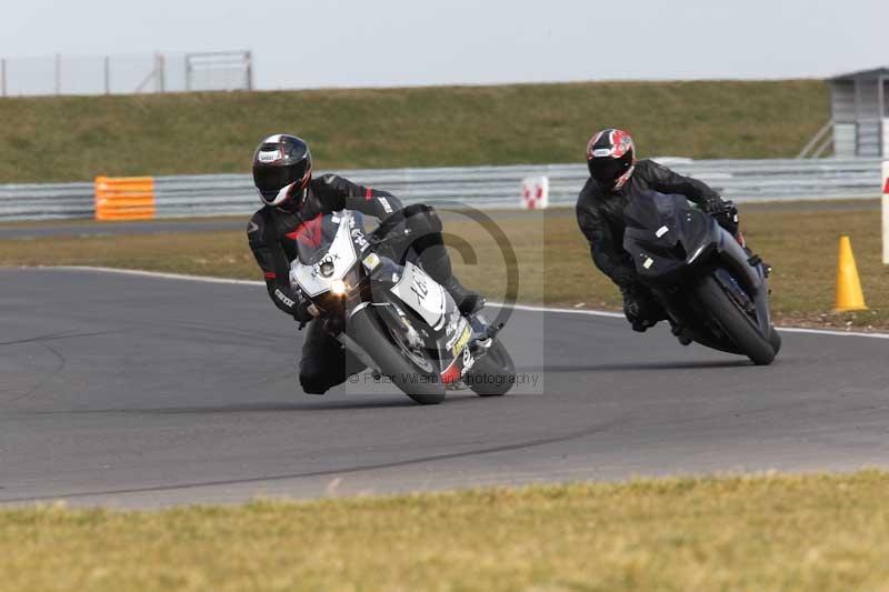 Motorcycle action photographs;Trackday digital images;event digital images;eventdigitalimages;no limits trackday;peter wileman photography;snetterton;snetterton circuit norfolk;snetterton photographs;trackday;trackday photos