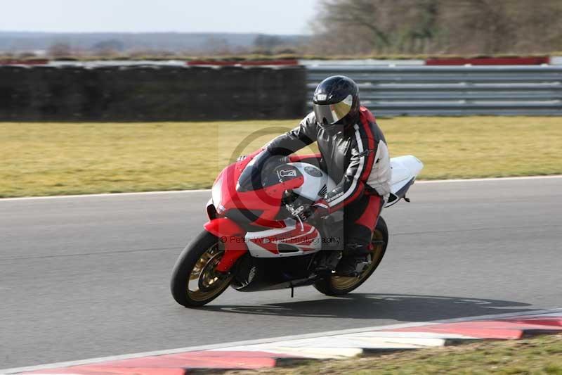 Motorcycle action photographs;Trackday digital images;event digital images;eventdigitalimages;no limits trackday;peter wileman photography;snetterton;snetterton circuit norfolk;snetterton photographs;trackday;trackday photos