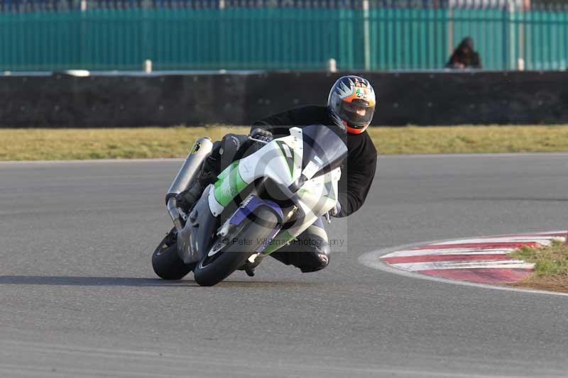 Motorcycle action photographs;Trackday digital images;event digital images;eventdigitalimages;no limits trackday;peter wileman photography;snetterton;snetterton circuit norfolk;snetterton photographs;trackday;trackday photos