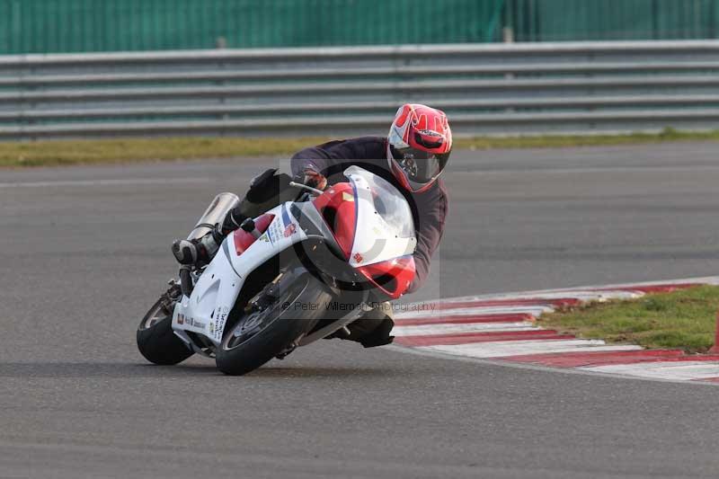 Motorcycle action photographs;Trackday digital images;event digital images;eventdigitalimages;no limits trackday;peter wileman photography;snetterton;snetterton circuit norfolk;snetterton photographs;trackday;trackday photos