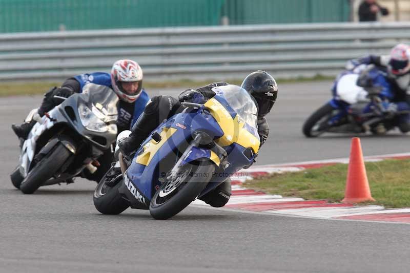 Motorcycle action photographs;Trackday digital images;event digital images;eventdigitalimages;no limits trackday;peter wileman photography;snetterton;snetterton circuit norfolk;snetterton photographs;trackday;trackday photos