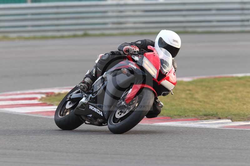 Motorcycle action photographs;Trackday digital images;event digital images;eventdigitalimages;no limits trackday;peter wileman photography;snetterton;snetterton circuit norfolk;snetterton photographs;trackday;trackday photos