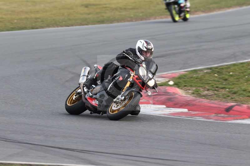 Motorcycle action photographs;Trackday digital images;event digital images;eventdigitalimages;no limits trackday;peter wileman photography;snetterton;snetterton circuit norfolk;snetterton photographs;trackday;trackday photos
