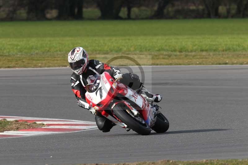 Motorcycle action photographs;Trackday digital images;event digital images;eventdigitalimages;no limits trackday;peter wileman photography;snetterton;snetterton circuit norfolk;snetterton photographs;trackday;trackday photos