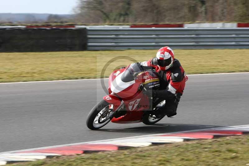 Motorcycle action photographs;Trackday digital images;event digital images;eventdigitalimages;no limits trackday;peter wileman photography;snetterton;snetterton circuit norfolk;snetterton photographs;trackday;trackday photos