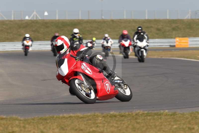 Motorcycle action photographs;Trackday digital images;event digital images;eventdigitalimages;no limits trackday;peter wileman photography;snetterton;snetterton circuit norfolk;snetterton photographs;trackday;trackday photos