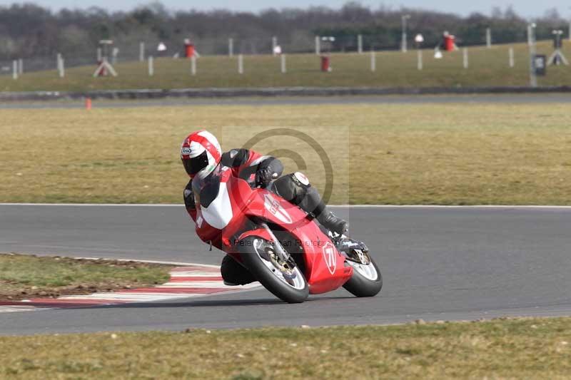 Motorcycle action photographs;Trackday digital images;event digital images;eventdigitalimages;no limits trackday;peter wileman photography;snetterton;snetterton circuit norfolk;snetterton photographs;trackday;trackday photos
