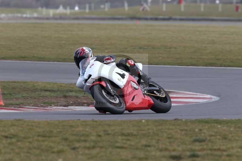 Motorcycle action photographs;Trackday digital images;event digital images;eventdigitalimages;no limits trackday;peter wileman photography;snetterton;snetterton circuit norfolk;snetterton photographs;trackday;trackday photos