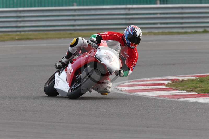 Motorcycle action photographs;Trackday digital images;event digital images;eventdigitalimages;no limits trackday;peter wileman photography;snetterton;snetterton circuit norfolk;snetterton photographs;trackday;trackday photos