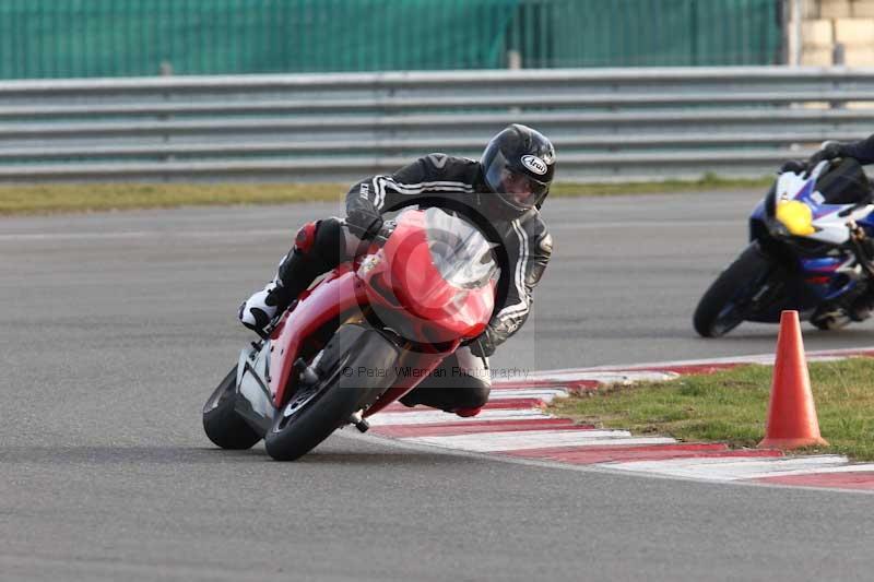 Motorcycle action photographs;Trackday digital images;event digital images;eventdigitalimages;no limits trackday;peter wileman photography;snetterton;snetterton circuit norfolk;snetterton photographs;trackday;trackday photos