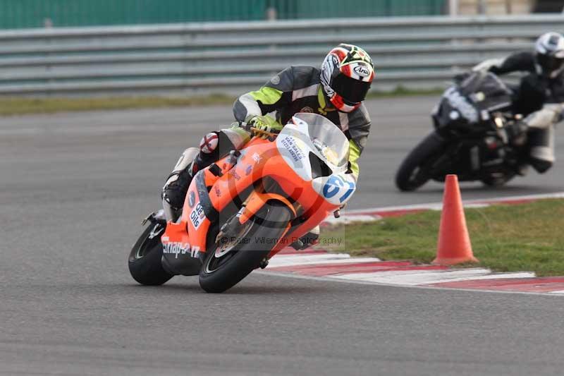 Motorcycle action photographs;Trackday digital images;event digital images;eventdigitalimages;no limits trackday;peter wileman photography;snetterton;snetterton circuit norfolk;snetterton photographs;trackday;trackday photos