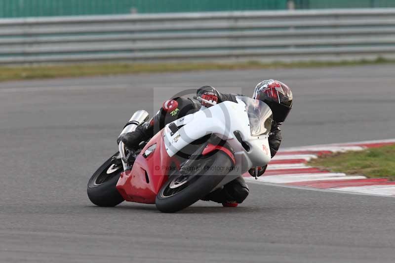 Motorcycle action photographs;Trackday digital images;event digital images;eventdigitalimages;no limits trackday;peter wileman photography;snetterton;snetterton circuit norfolk;snetterton photographs;trackday;trackday photos