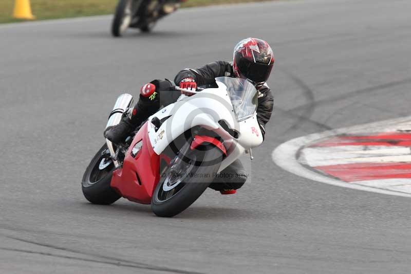 Motorcycle action photographs;Trackday digital images;event digital images;eventdigitalimages;no limits trackday;peter wileman photography;snetterton;snetterton circuit norfolk;snetterton photographs;trackday;trackday photos