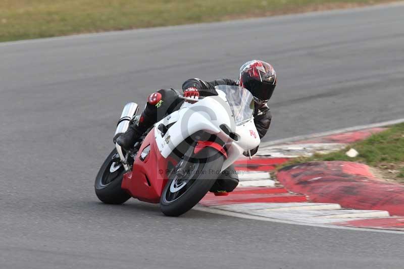 Motorcycle action photographs;Trackday digital images;event digital images;eventdigitalimages;no limits trackday;peter wileman photography;snetterton;snetterton circuit norfolk;snetterton photographs;trackday;trackday photos