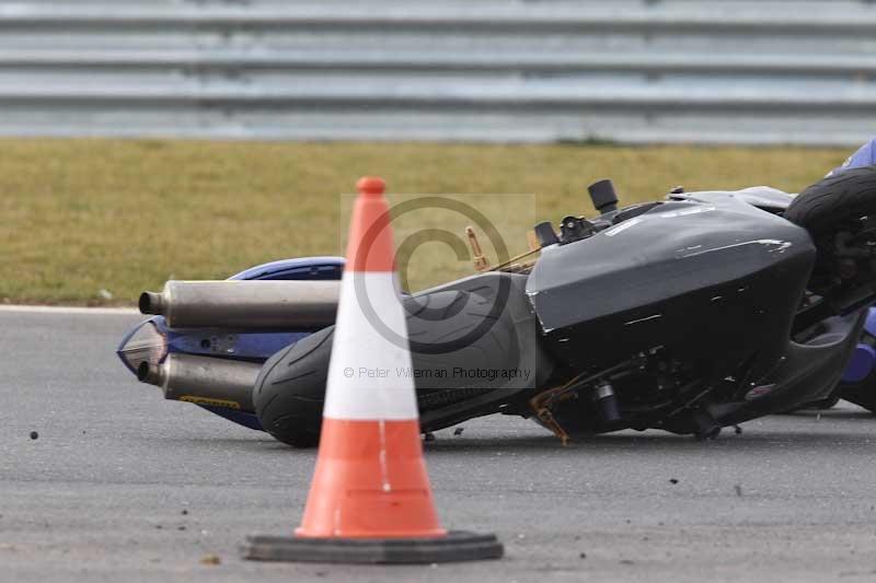 Motorcycle action photographs;Trackday digital images;event digital images;eventdigitalimages;no limits trackday;peter wileman photography;snetterton;snetterton circuit norfolk;snetterton photographs;trackday;trackday photos