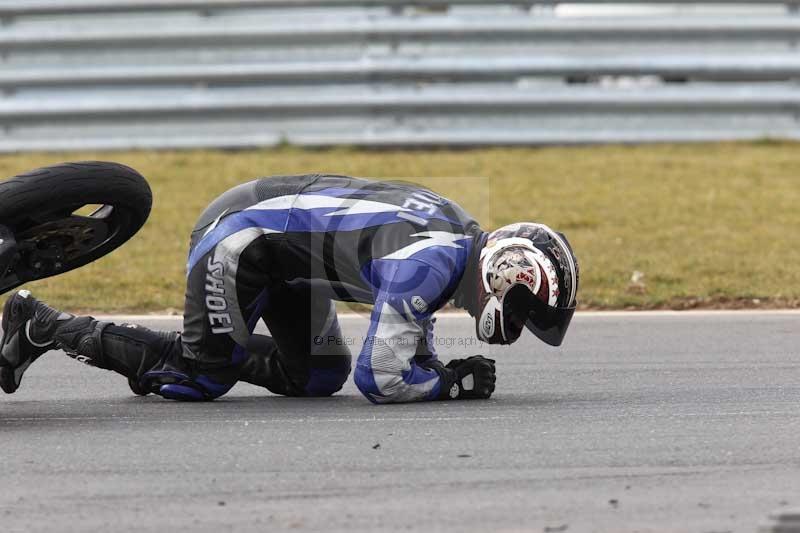 Motorcycle action photographs;Trackday digital images;event digital images;eventdigitalimages;no limits trackday;peter wileman photography;snetterton;snetterton circuit norfolk;snetterton photographs;trackday;trackday photos