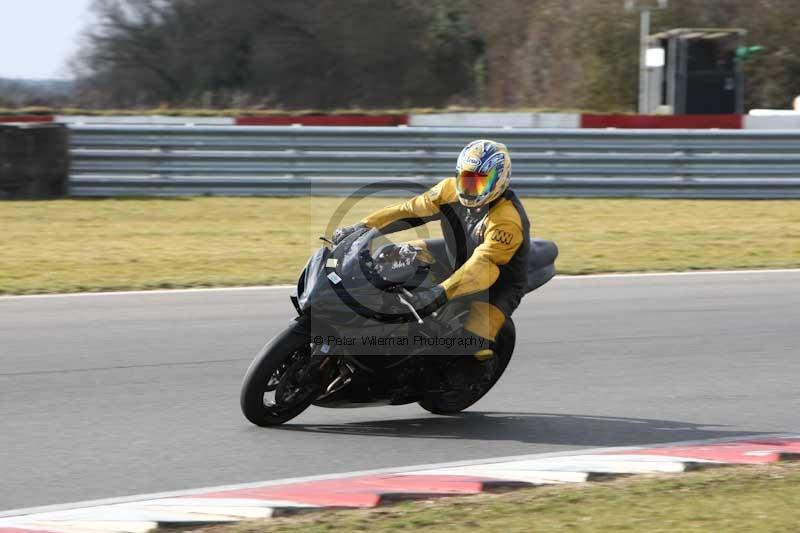 Motorcycle action photographs;Trackday digital images;event digital images;eventdigitalimages;no limits trackday;peter wileman photography;snetterton;snetterton circuit norfolk;snetterton photographs;trackday;trackday photos