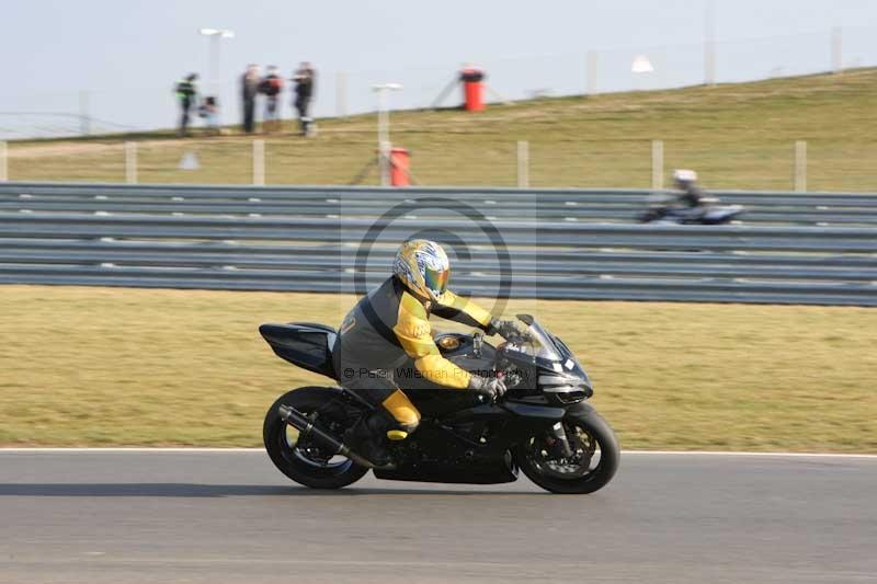 Motorcycle action photographs;Trackday digital images;event digital images;eventdigitalimages;no limits trackday;peter wileman photography;snetterton;snetterton circuit norfolk;snetterton photographs;trackday;trackday photos