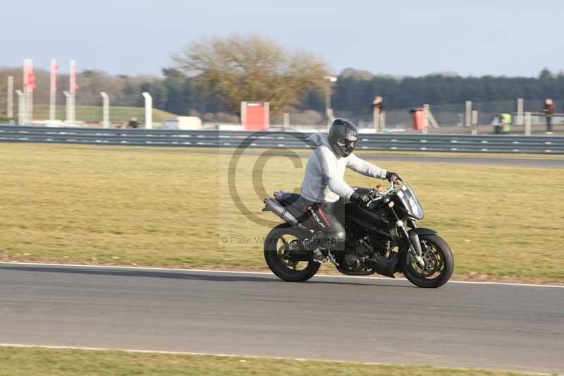 Motorcycle action photographs;Trackday digital images;event digital images;eventdigitalimages;no limits trackday;peter wileman photography;snetterton;snetterton circuit norfolk;snetterton photographs;trackday;trackday photos