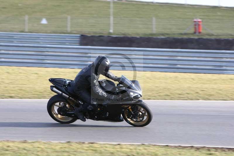 Motorcycle action photographs;Trackday digital images;event digital images;eventdigitalimages;no limits trackday;peter wileman photography;snetterton;snetterton circuit norfolk;snetterton photographs;trackday;trackday photos