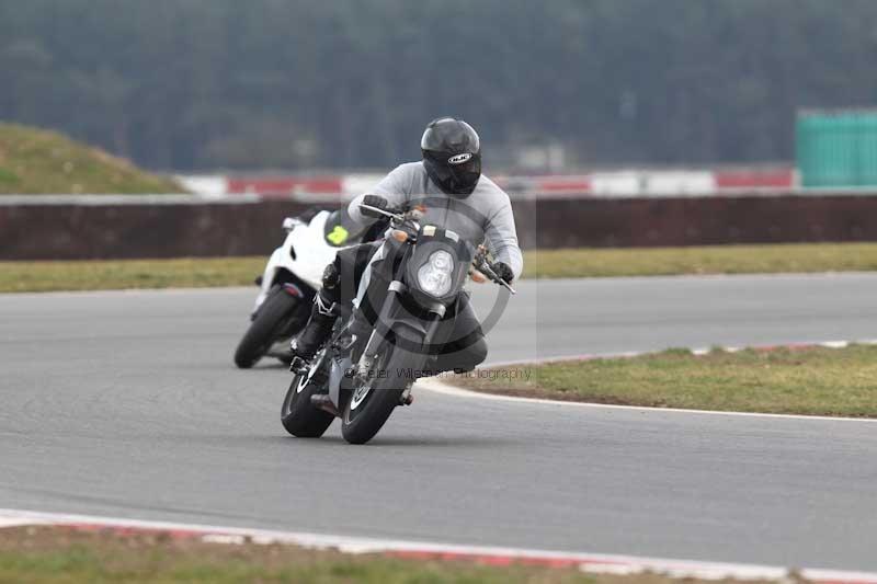 Motorcycle action photographs;Trackday digital images;event digital images;eventdigitalimages;no limits trackday;peter wileman photography;snetterton;snetterton circuit norfolk;snetterton photographs;trackday;trackday photos
