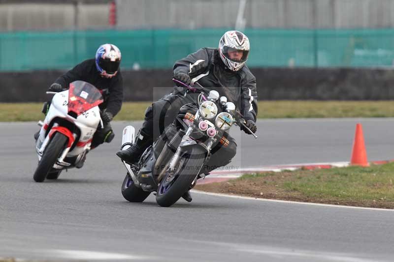 Motorcycle action photographs;Trackday digital images;event digital images;eventdigitalimages;no limits trackday;peter wileman photography;snetterton;snetterton circuit norfolk;snetterton photographs;trackday;trackday photos