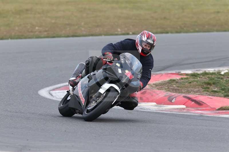 Motorcycle action photographs;Trackday digital images;event digital images;eventdigitalimages;no limits trackday;peter wileman photography;snetterton;snetterton circuit norfolk;snetterton photographs;trackday;trackday photos